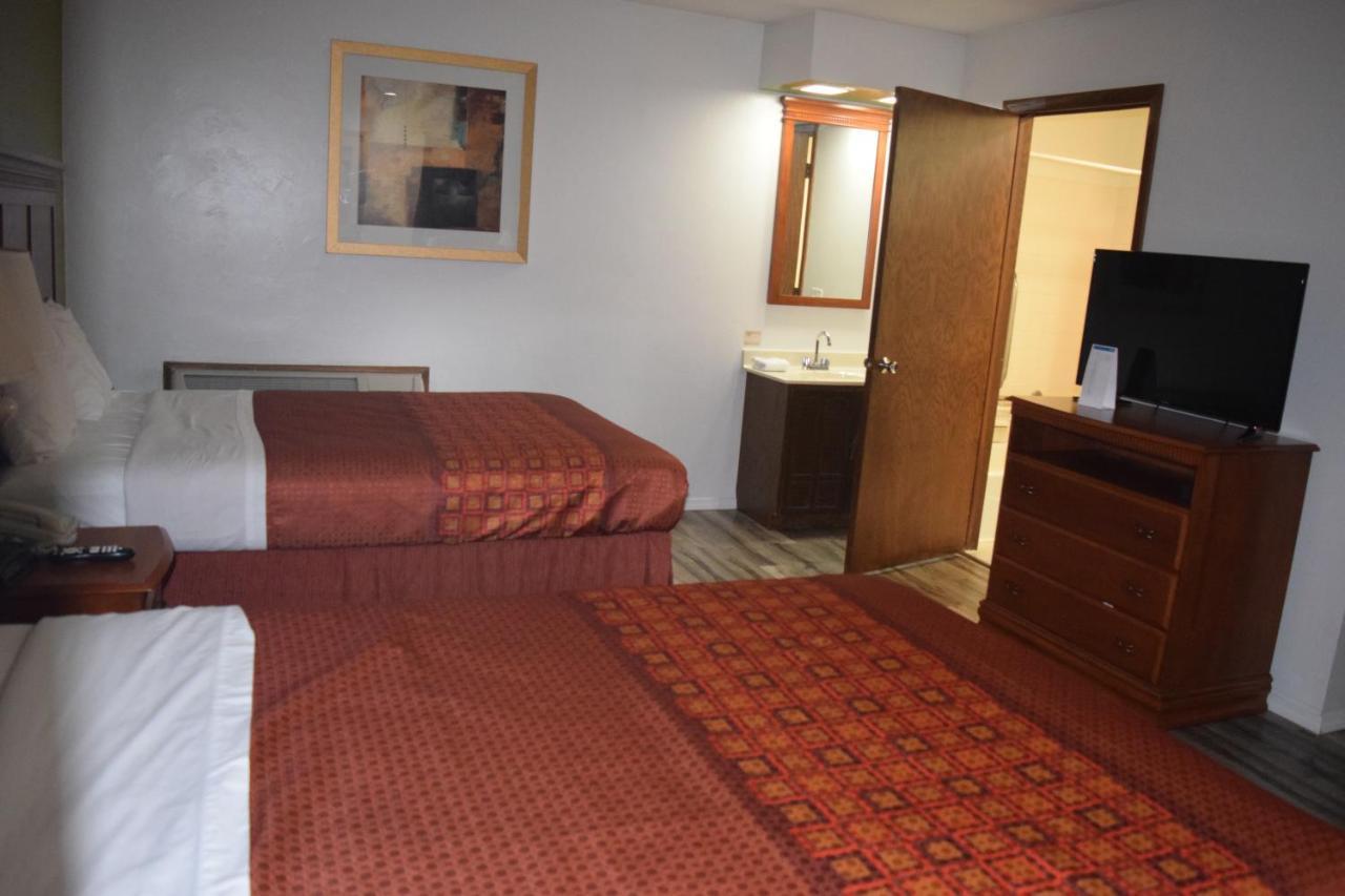 Regency Inn And Suites Eau Claire Zewnętrze zdjęcie