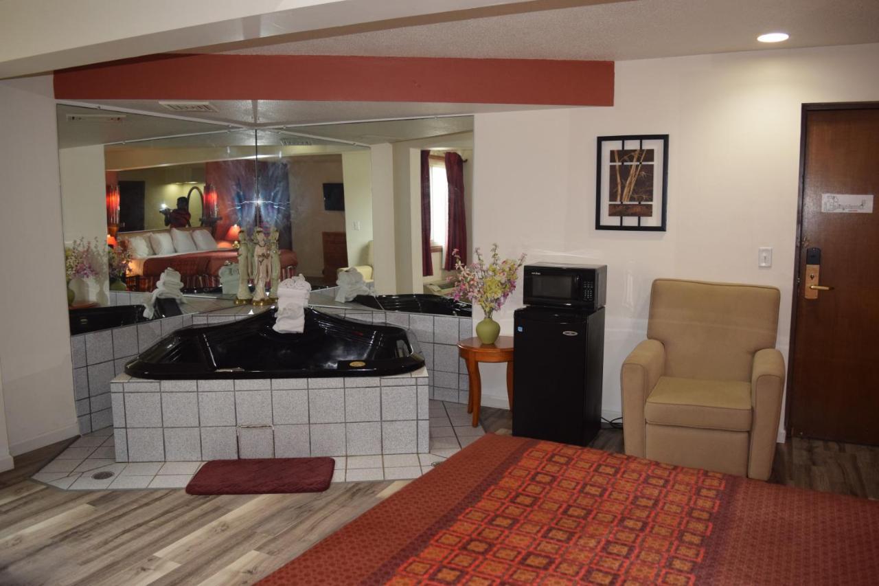 Regency Inn And Suites Eau Claire Zewnętrze zdjęcie