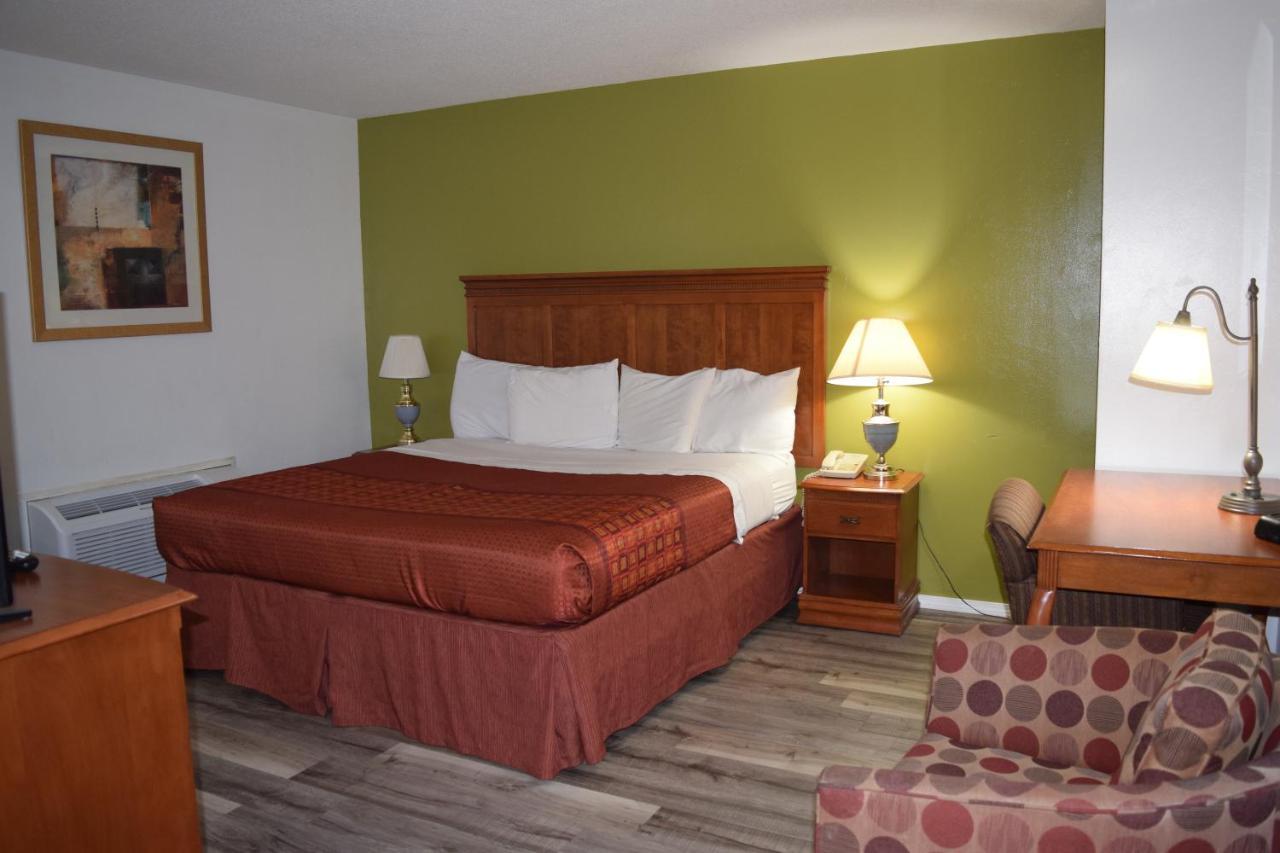 Regency Inn And Suites Eau Claire Zewnętrze zdjęcie