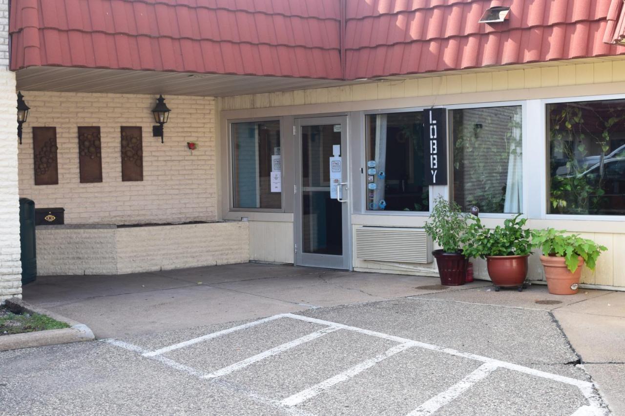 Regency Inn And Suites Eau Claire Zewnętrze zdjęcie