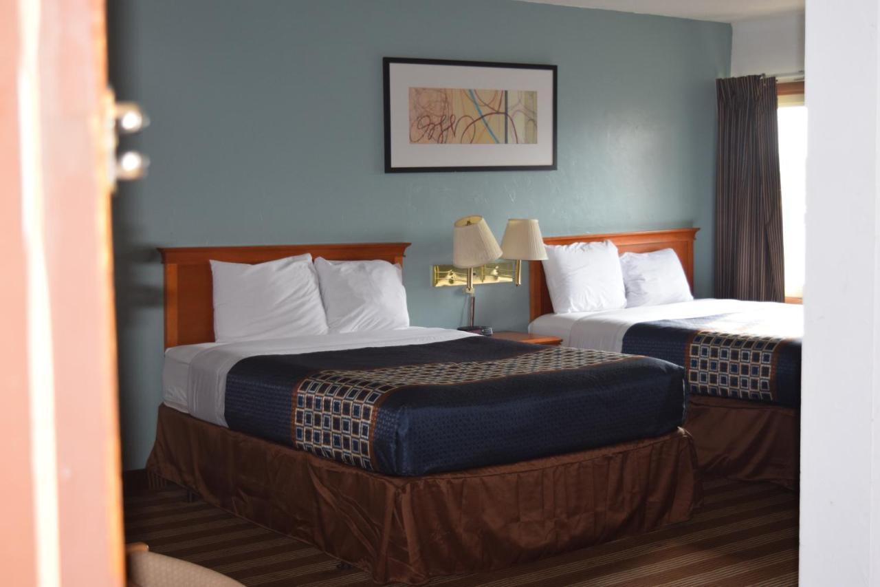 Regency Inn And Suites Eau Claire Zewnętrze zdjęcie